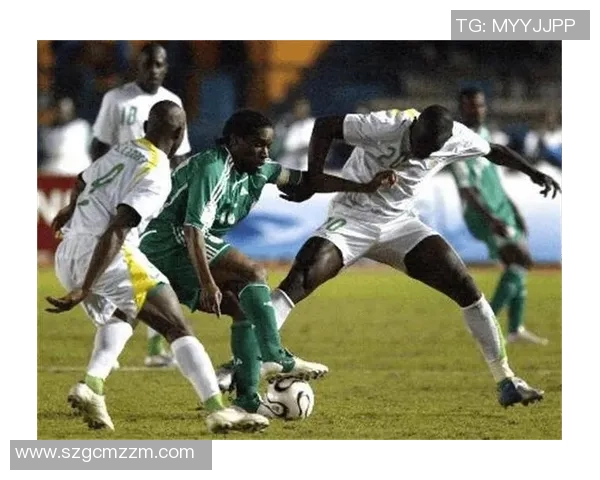 踢易拉罐的足球明星如何用创意与激情征服绿茵场