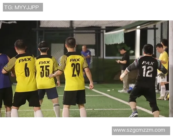 非洲足球明星在训练场上的精彩瞬间展现他们的拼搏精神与团队合作