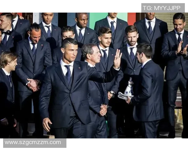 世界足球明星穿着西装的时尚风采与魅力展示